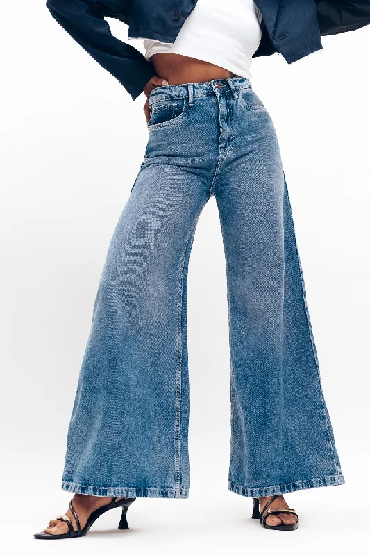 women's low-rise denim jeans90's Come Back Wide Flare Jeans