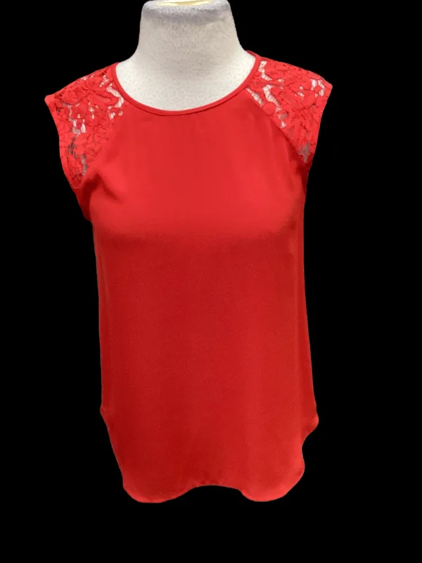 women's tops for those who want to create outfits that are both trendy and timelessTop Sleeveless By J. Crew  Size: 2