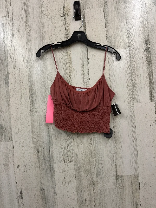 women's tops for those who want to create stylish and put-together outfits without spending a fortuneTop Sleeveless By Urban Outfitters  Size: M