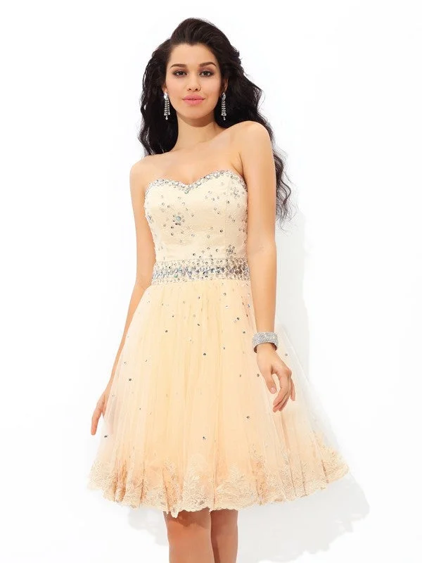 Sleeveless Dress With BeltA-Line/Princess Sweetheart Beading Sleeveless Short Satin Cocktail Dresses