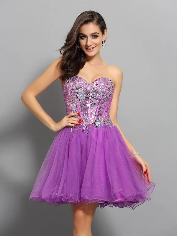 Sleeveless Dress With Halter NeckA-Line/Princess Sweetheart Beading Sleeveless Short Satin Cocktail Dresses